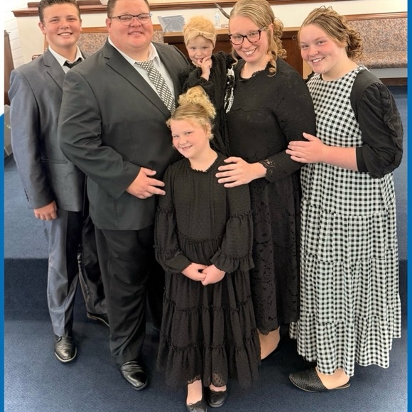 Welcome to my closet! I♥️God,Church,Fam&Friends😘 - Picture 6 of 9